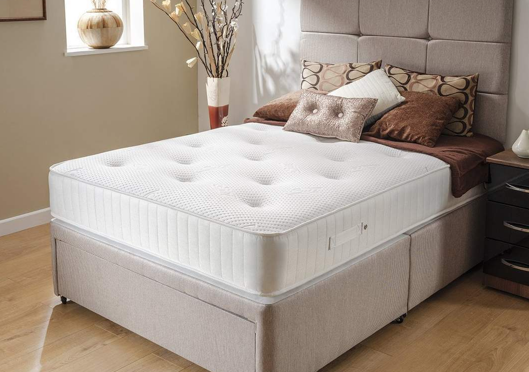 Swinto Lunar Divan